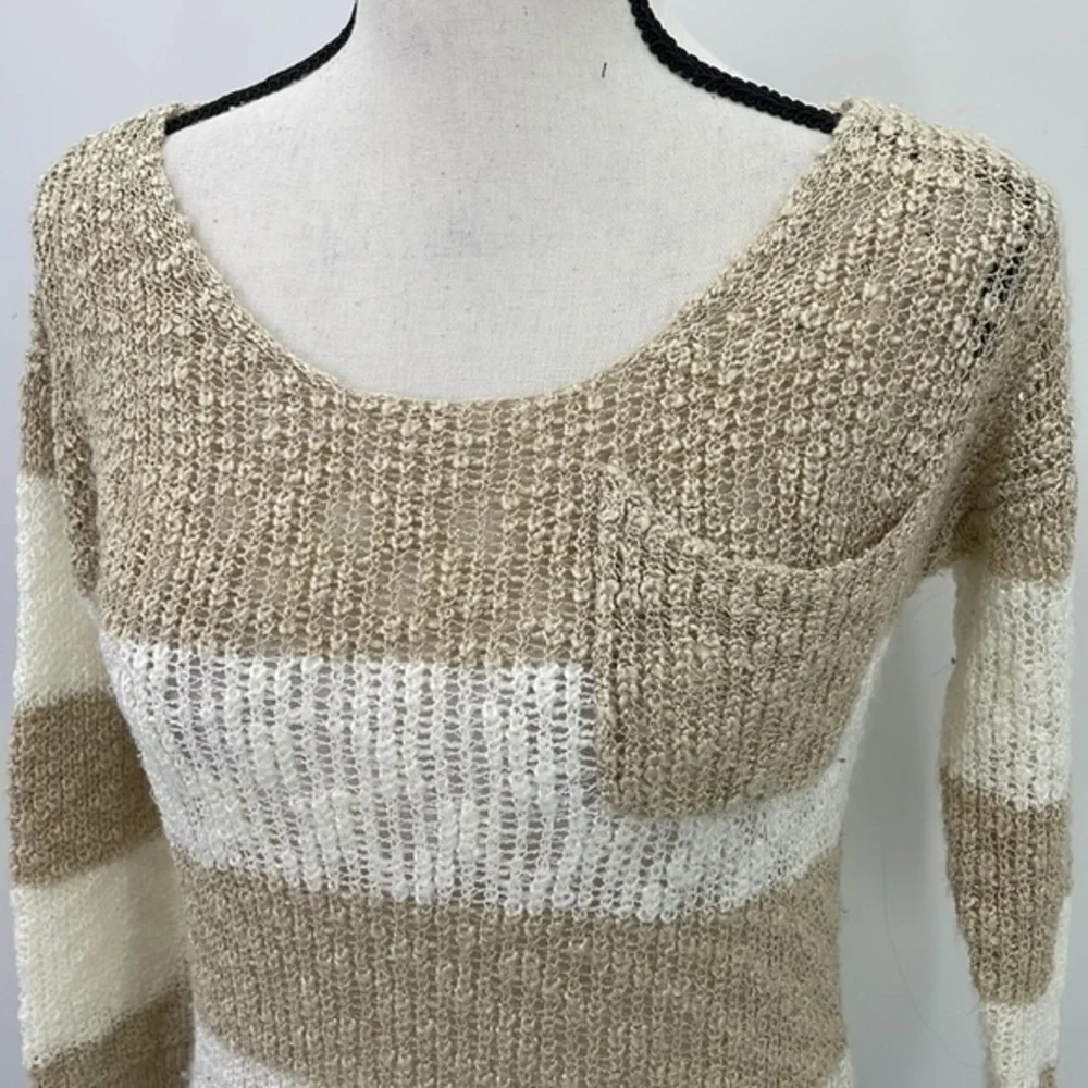 UEC Guess tan & cream v-neck acrylic blend sweater size small
